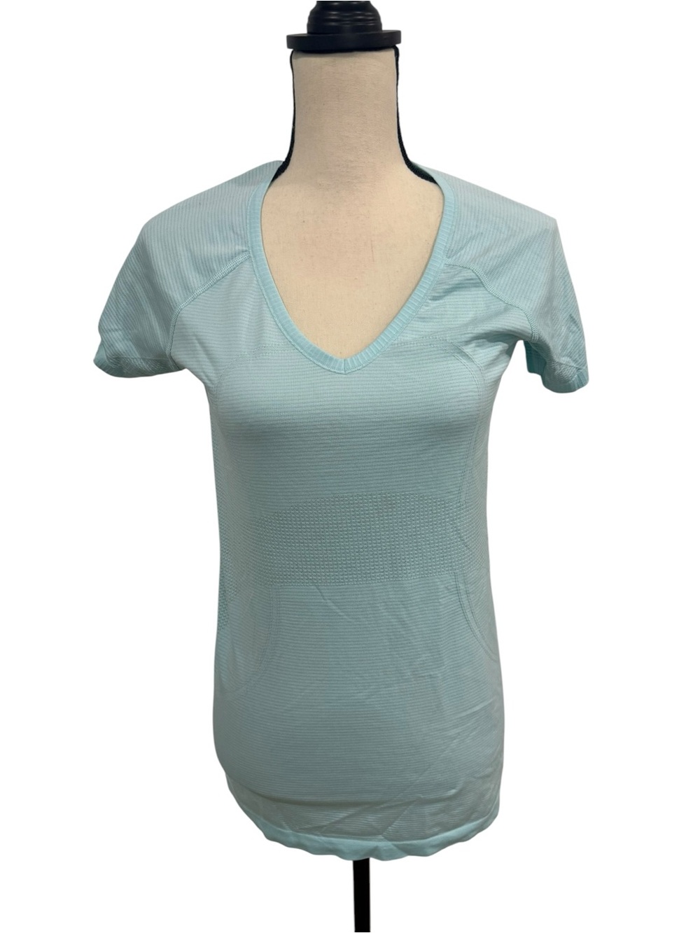 Lululemon Women’s Swiftly Tech Light Blue V-Neck Short Sleeve Top Size 10